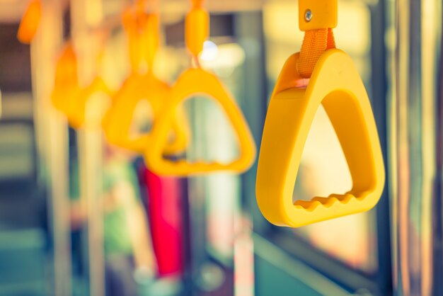 Zalety i zastosowania zawiesi pasowych w transporcie bliskim